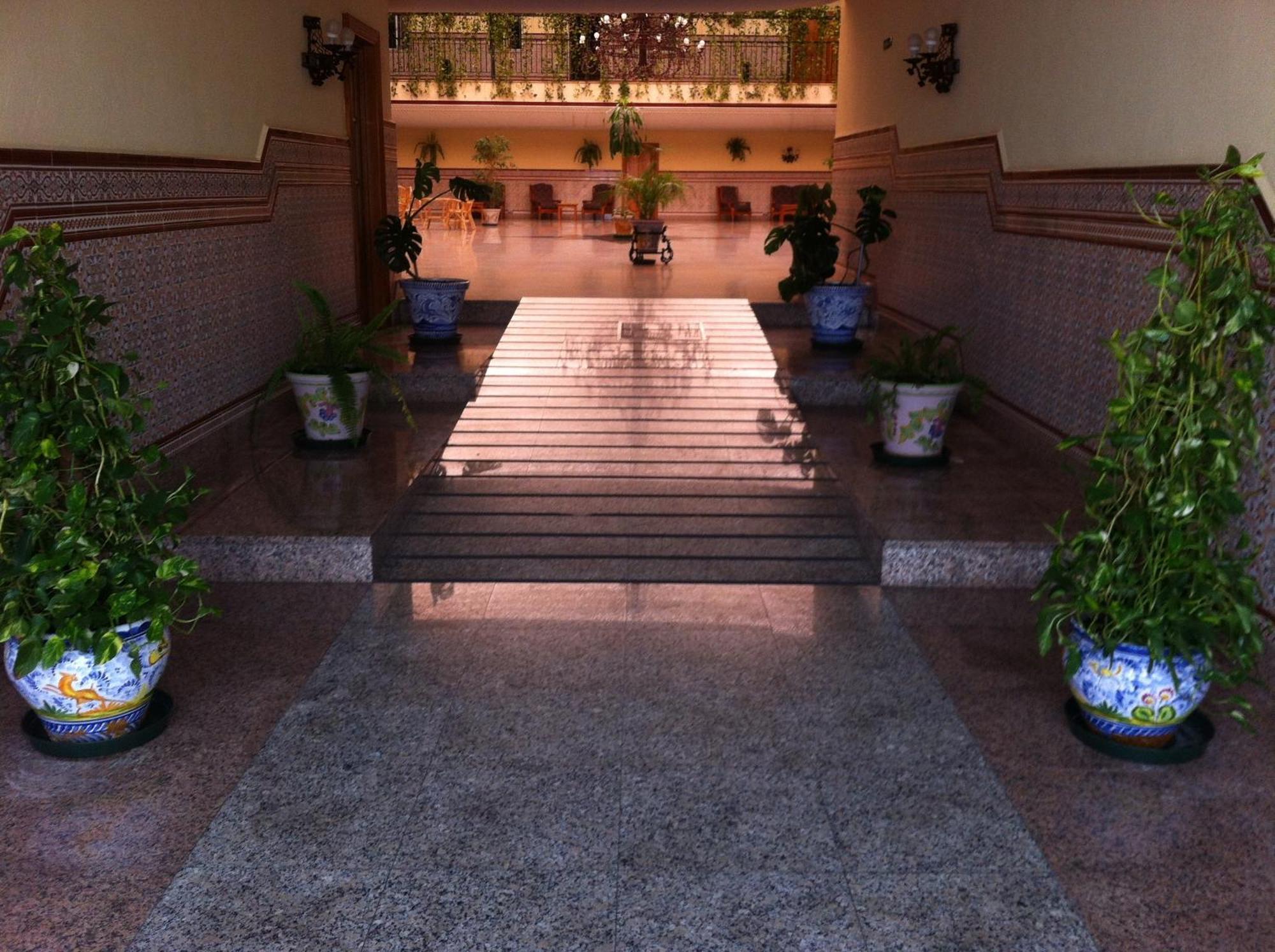 Hotel Sandra Alcala de Guadaira Ngoại thất bức ảnh