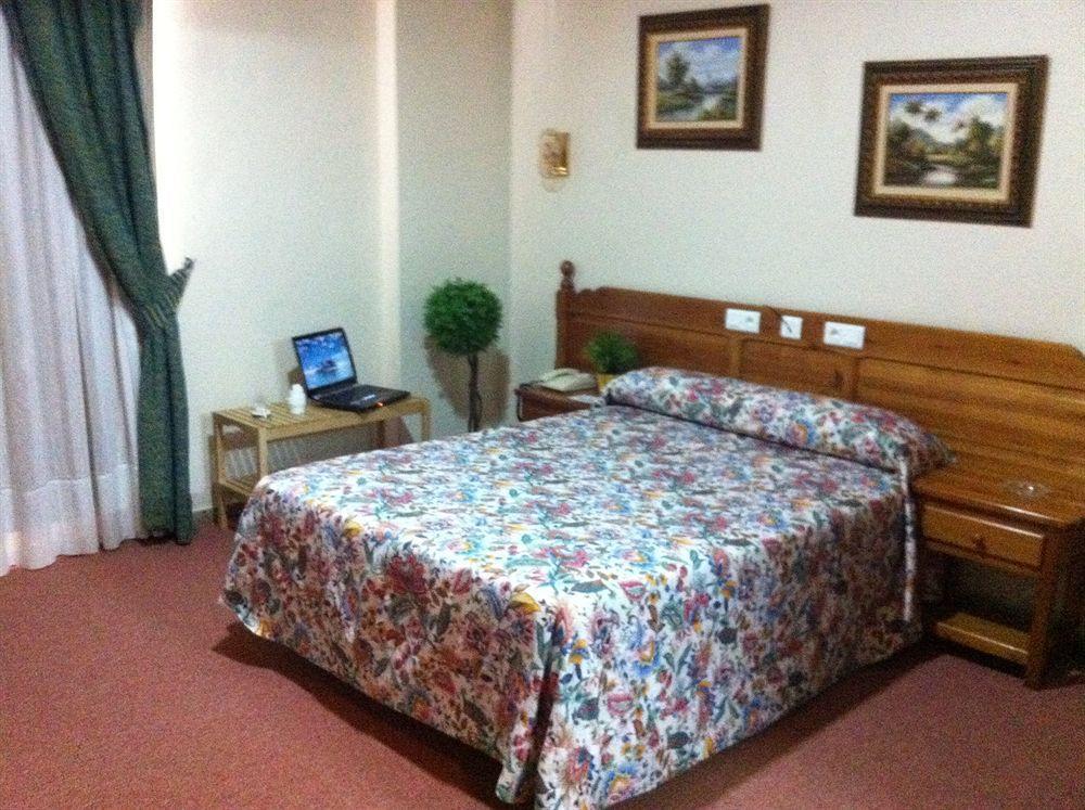 Hotel Sandra Alcala de Guadaira Ngoại thất bức ảnh