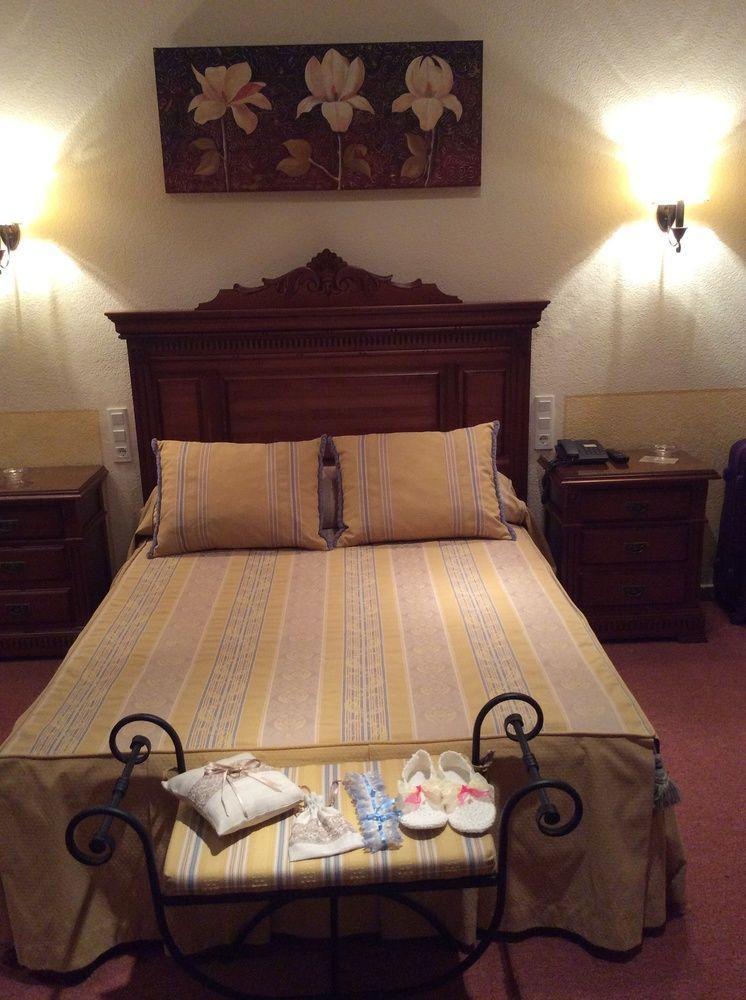 Hotel Sandra Alcala de Guadaira Ngoại thất bức ảnh