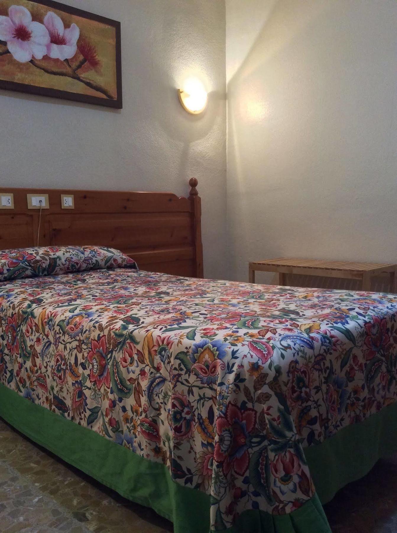 Hotel Sandra Alcala de Guadaira Ngoại thất bức ảnh